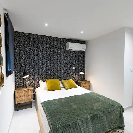 Appart Hotel 3 Chambres Piscine & Jacuzzi A Saint-Raphael