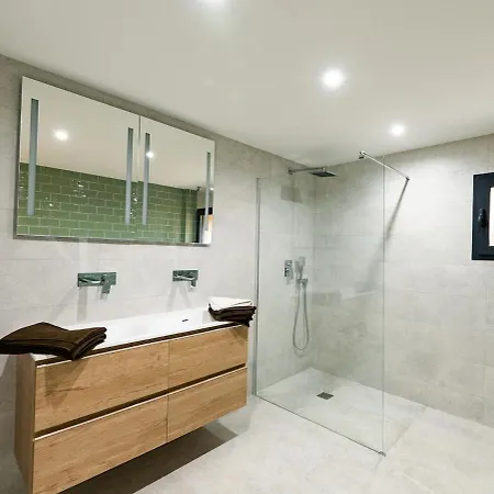 Appartement Appart Hotel 3 Chambres Piscine & Jacuzzi A Saint-Raphael
