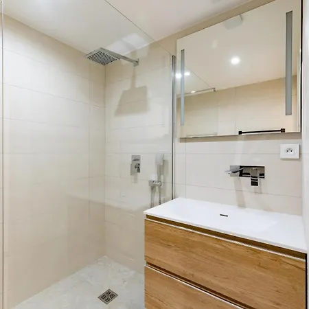 Appartement Appart Hotel 3 Chambres Piscine & Jacuzzi A Saint-Raphael *