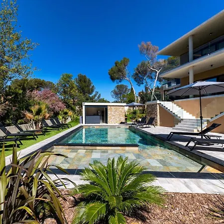 Appart Hotel 3 Chambres Piscine & Jacuzzi A Saint-Raphael Saint-Raphaël