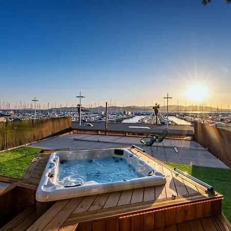 Appart Hotel 3 Chambres Piscine & Jacuzzi A Saint-Raphael *